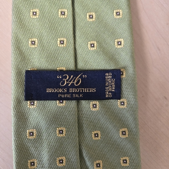 Brooks Brothers Green Tie with Yelloe Patterns - Picture 3 of 7